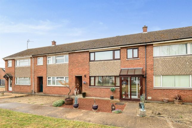 Clifton Close, Chippenham 3 bed terraced house for sale