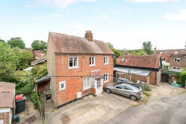 Woodside Road, Surrey GU8 3 bed detached house for sale