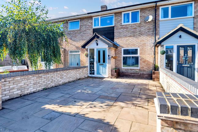 Larkspur Close, Bury St. Edmunds IP28 3 bed terraced house for sale