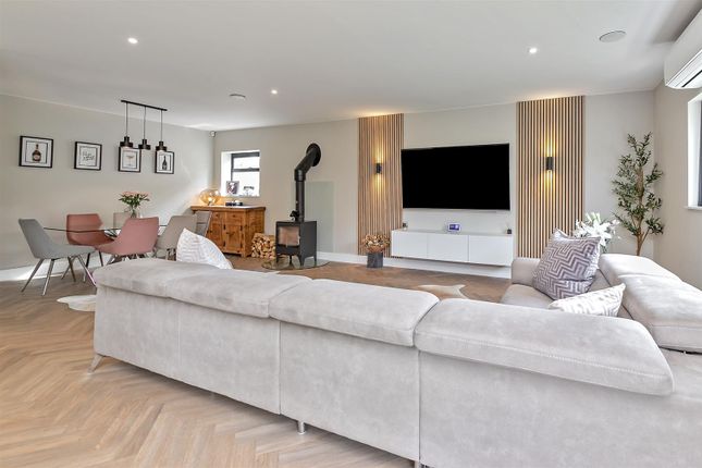 The Meads, Bricket Wood, St. Albans 4 bed detached house for sale