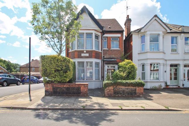 Cunningham Park, Harrow 3 bed detached house for sale