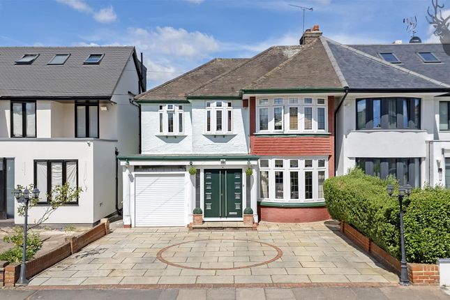 Lord Avenue, Ilford IG5 4 bed house for sale