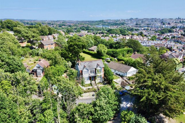 6 bedroom detached house for sale