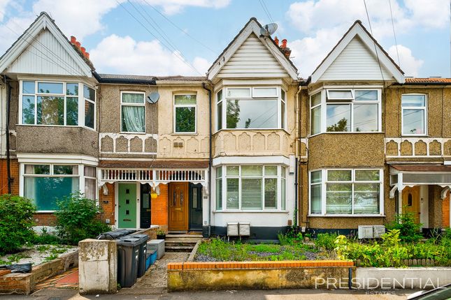 South Woodford E18 2 bed flat for sale