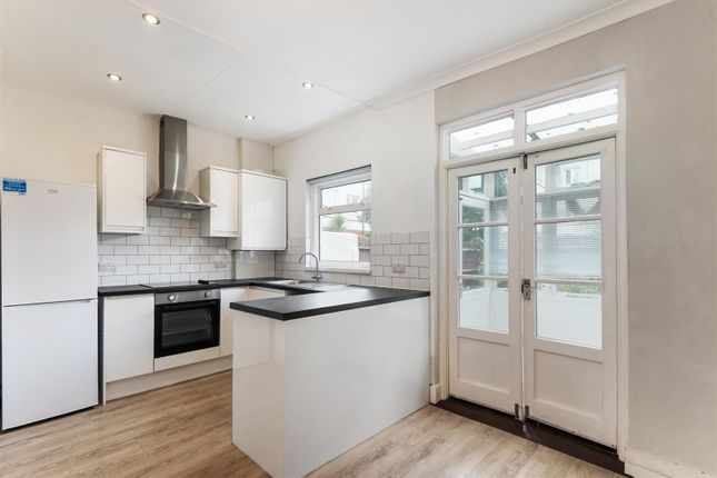 Clifton Park Avenue, Raynes Park SW20 2 bed terraced house for sale