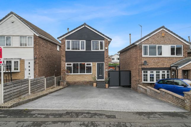 Wakefield, West Yorkshire WF1 3 bed detached house for sale