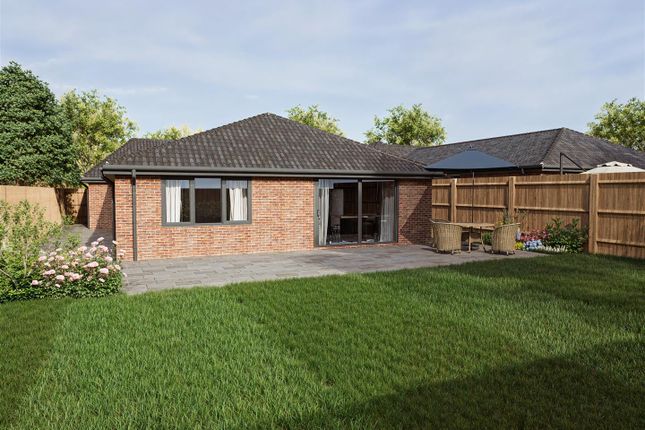 Cotmer Road, Oulton Broad, NR33 4 bed detached bungalow for sale