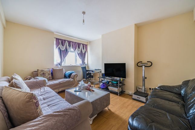 Monarch Parade, Mitcham CR4 2 bed apartment for sale