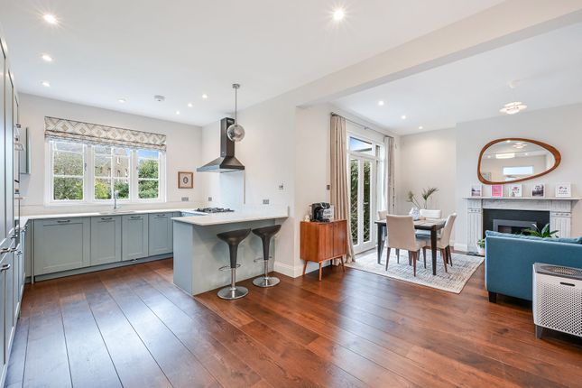 5 bedroom semi-detached house for sale