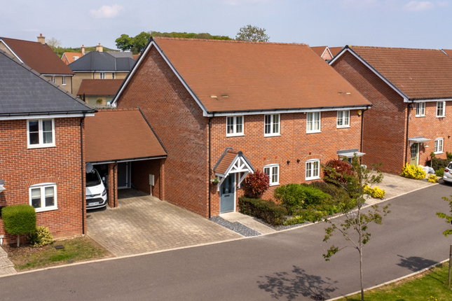 Rushbrook Avenue, Wickford SS11 3 bed semi