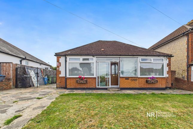 West Ewell KT19 3 bed detached house for sale