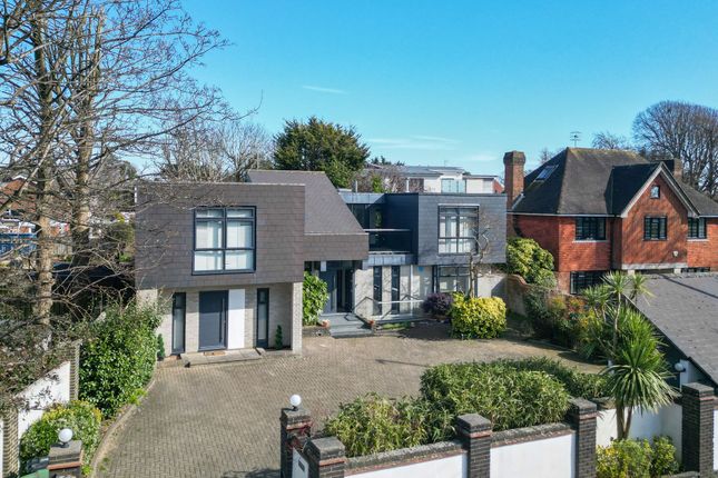 6 bed detached house