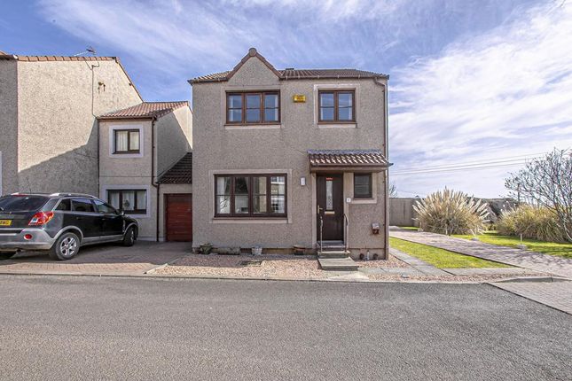 3 bedroom link detached house for sale