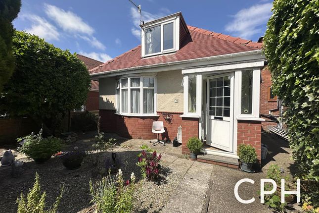 Hillcrest Avenue, Scarborough 2 bed detached bungalow for sale
