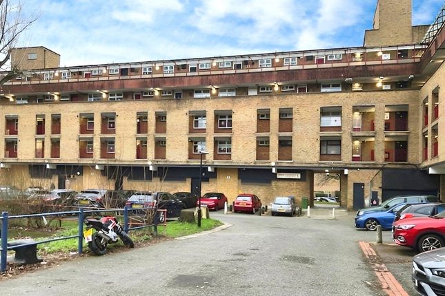 Whinchat Road, London SE28 1 bed flat for sale