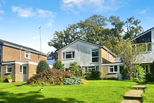 4 bed link detached house