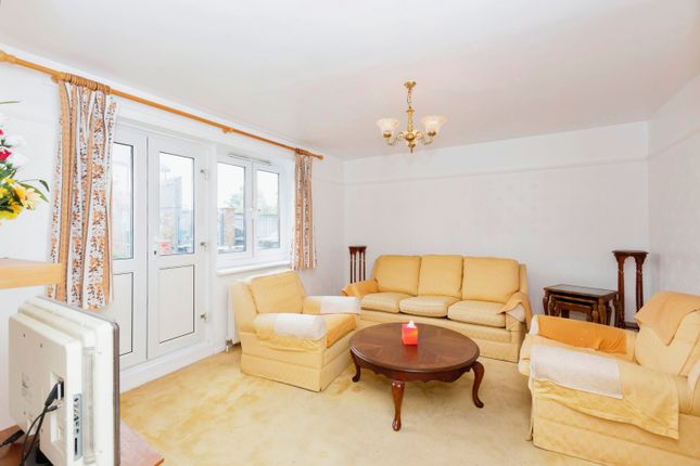 1 bedroom ground floor flat for sale