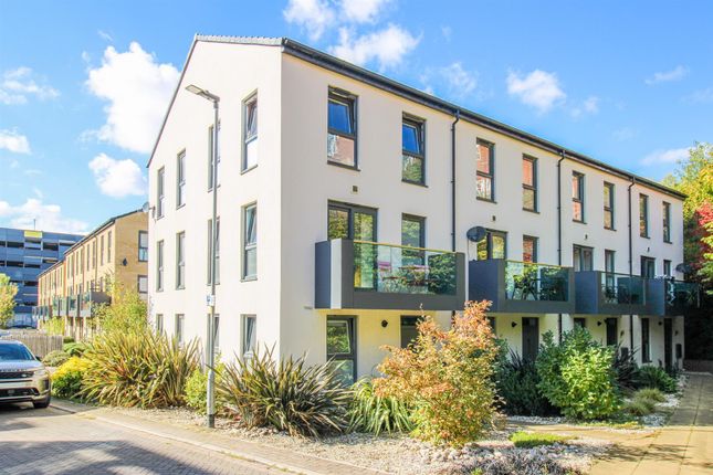 2 bedroom town house for sale