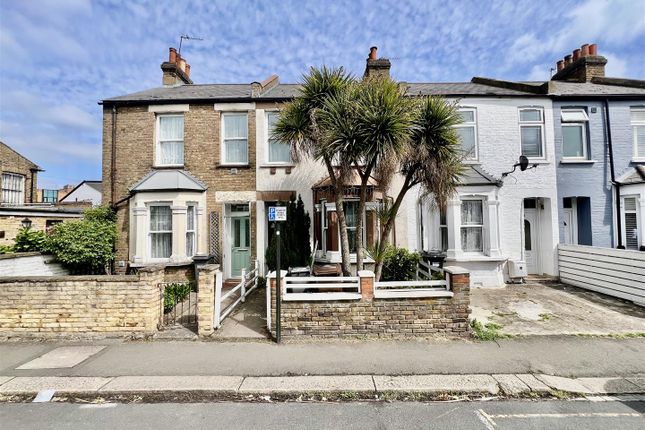 Cross Lances Road, Hounslow TW3 2 bed terraced house for sale