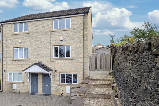 3 bedroom town house for sale