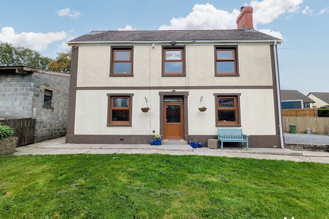 Carmarthen SA33 4 bed detached house for sale