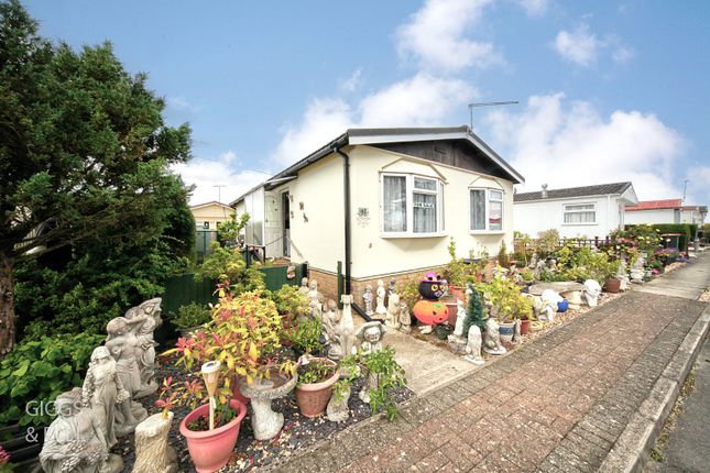 Woodside Home Park, Woodside, Luton... 2 bed park home for sale