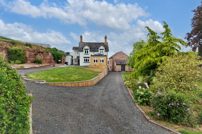5 bed detached house