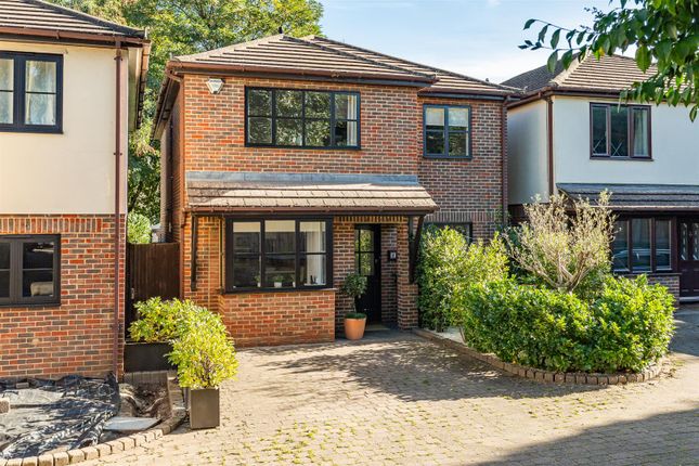 Walnut Walk, London Road, Hertford 4 bed detached house for sale