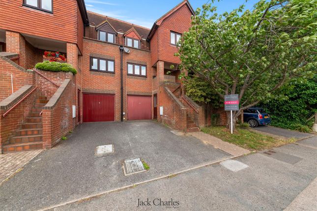 Lyons Crescent, Tonbridge 4 bed house for sale