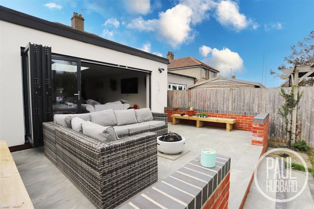 Monckton Avenue, Oulton Broad, NR32 3 bed semi