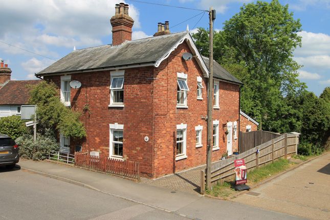 Station Road, Wadhurst, TN5 3 bed semi