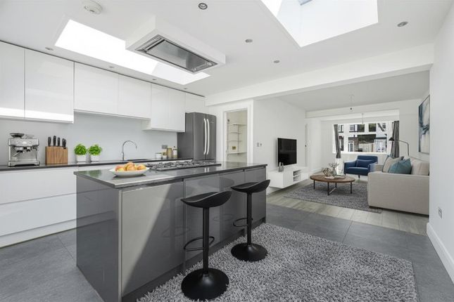 Bargate Close, Motspur Park KT3 3 bed semi