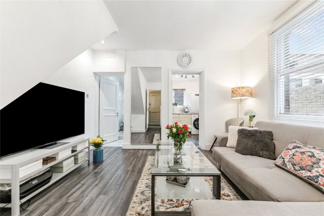 Garratt Lane, SW18 2 bed maisonette for sale