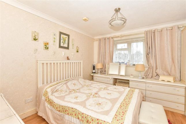 Wilson Grove, Uckfield, East Sussex 3 bed link detached house for sale
