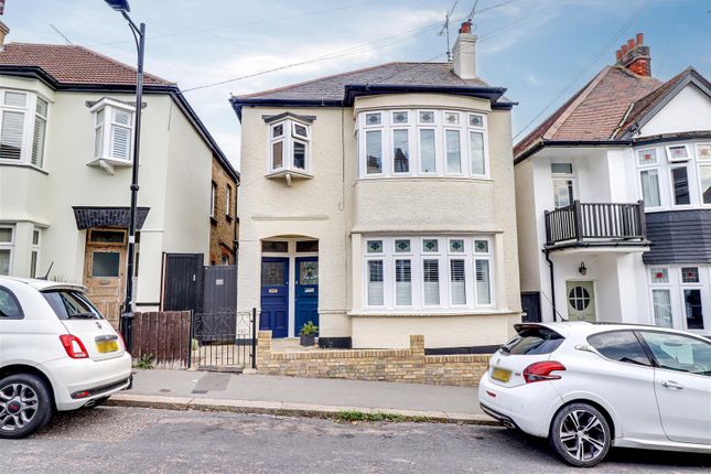 3 bedroom maisonette for sale
