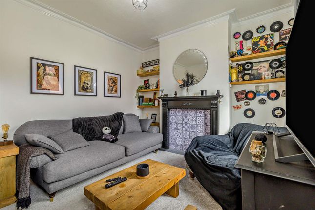 St. Johns Road, Doncaster DN4 2 bed terraced house for sale