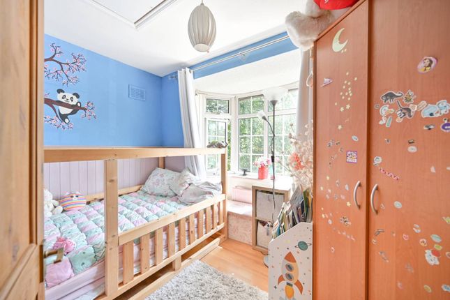 St Johns Court, Isleworth, TW7 2 bed maisonette for sale