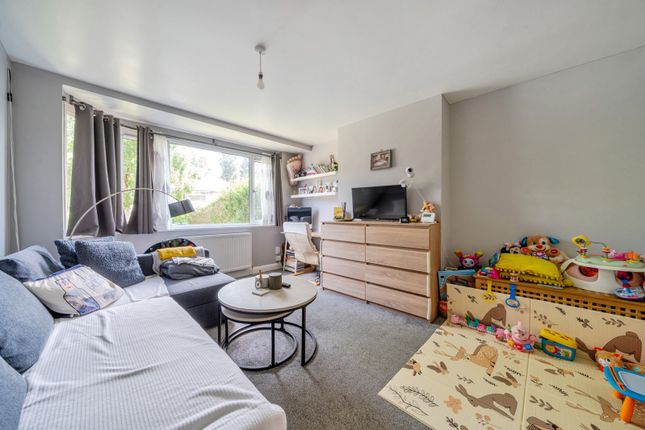 Connell Crescent, London 1 bed maisonette for sale