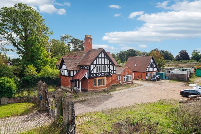 Lower Britwell Road, Slough SL2 7 bed detached house for sale