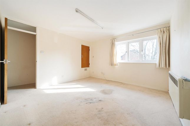 Fitzjohn Close, Guildford 1 bed maisonette for sale