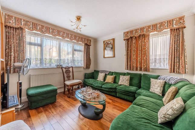 The Avenue, Hatch End, Pinner, HA5 5 bed detached house for sale