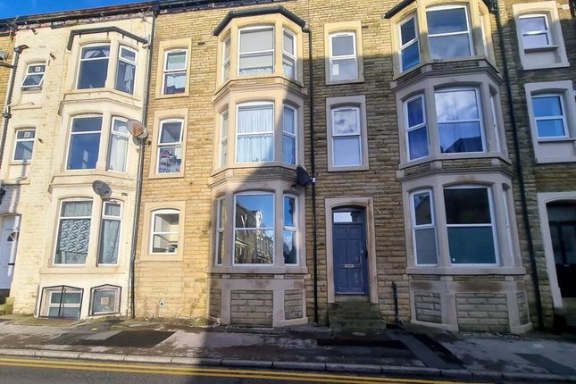 Alexandra Road, Morecambe, LA3 2 bed flat for sale