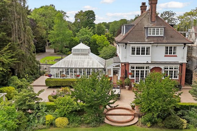 Lower Teddington Road, Surrey KT1 6 bed detached house for sale