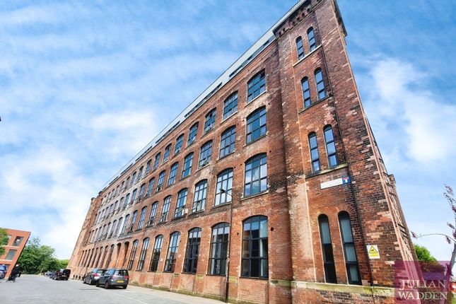 Elisabeth Gardens, Reddish... 2 bed flat for sale
