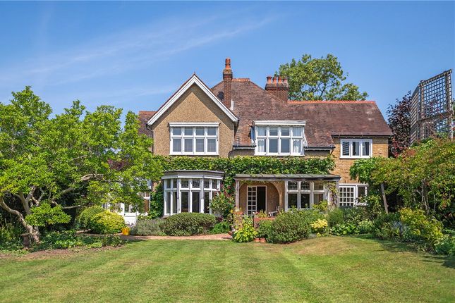 6 bedroom detached house for sale
