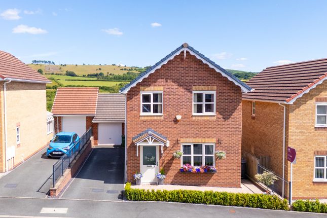Dolydd Pentrosfa, Llandrindod Wells, LD1 3 bed detached house for sale