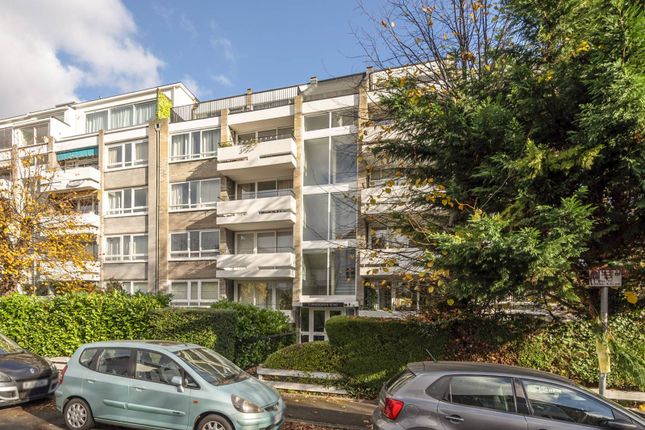 3 bedroom flat for sale