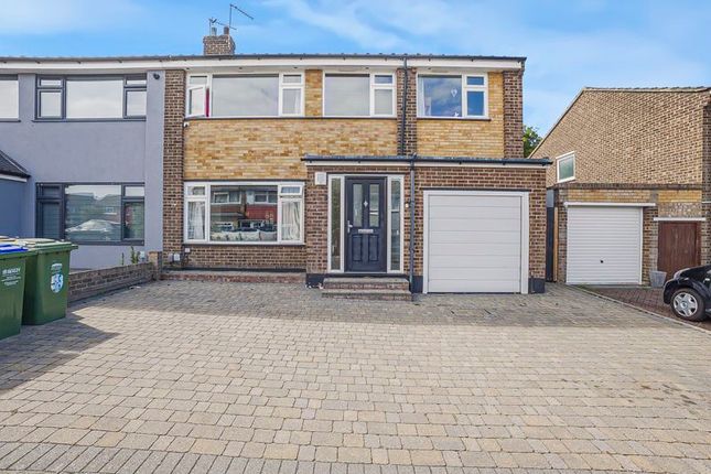 Tyron Way, Sidcup, DA14 6AZ 4 bed semi