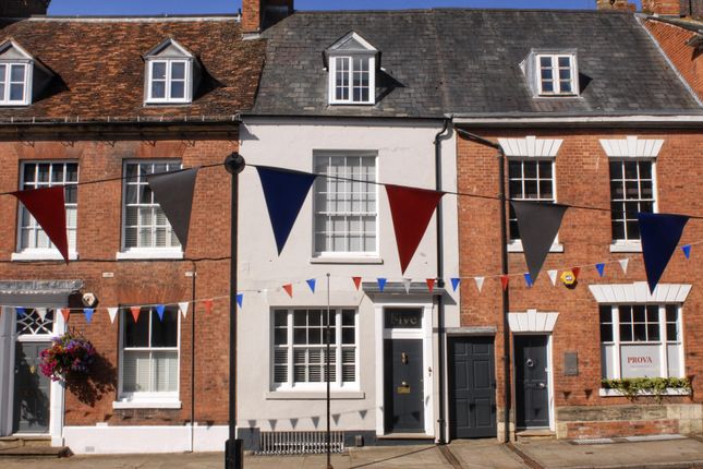 6 bedroom town house for sale