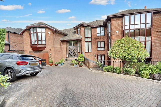 6 bedroom detached house for sale